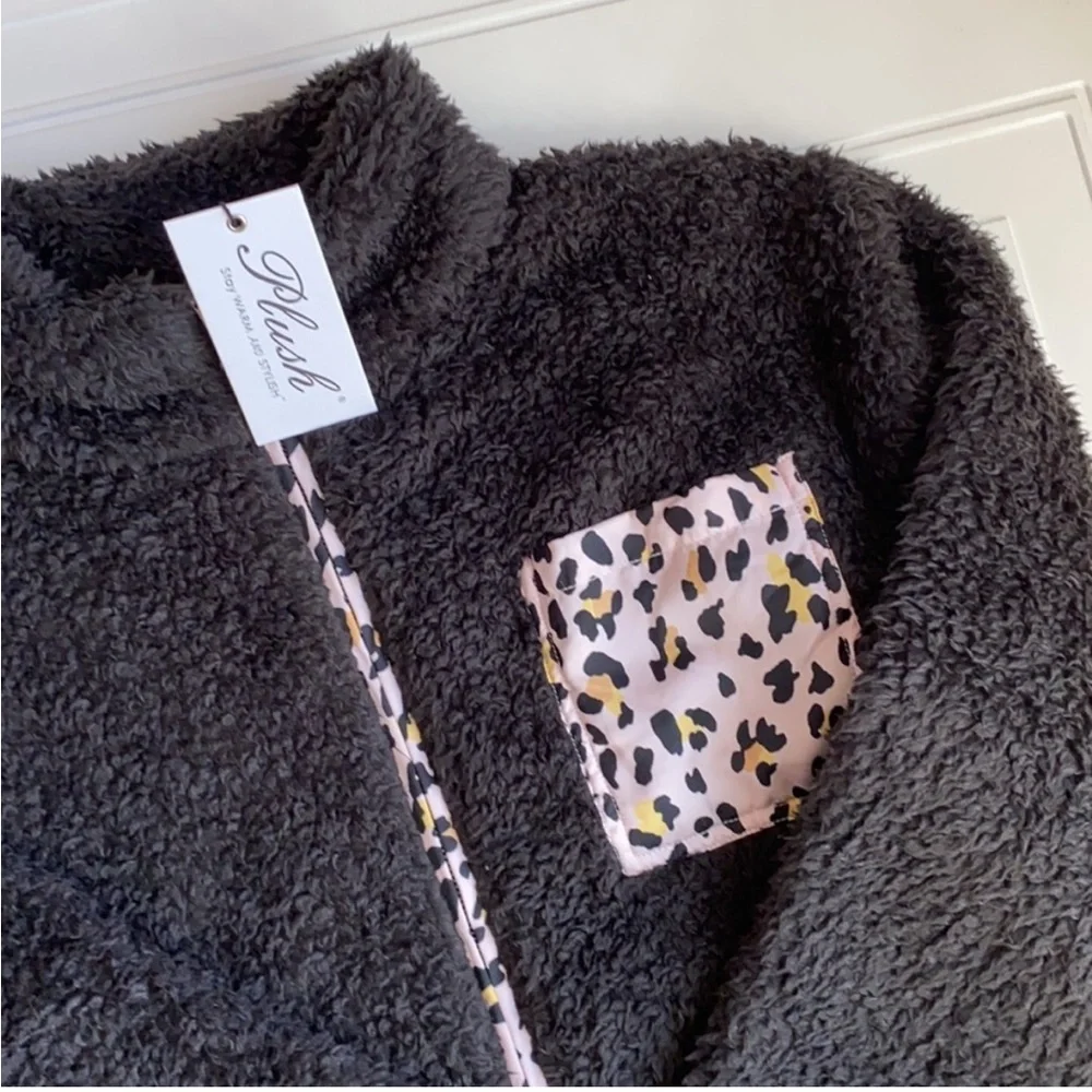NWT PLUSH Lounge x Revolve Cheetah Trim Fleece Sherpa Jacket Size Small - Picture 5 of 8